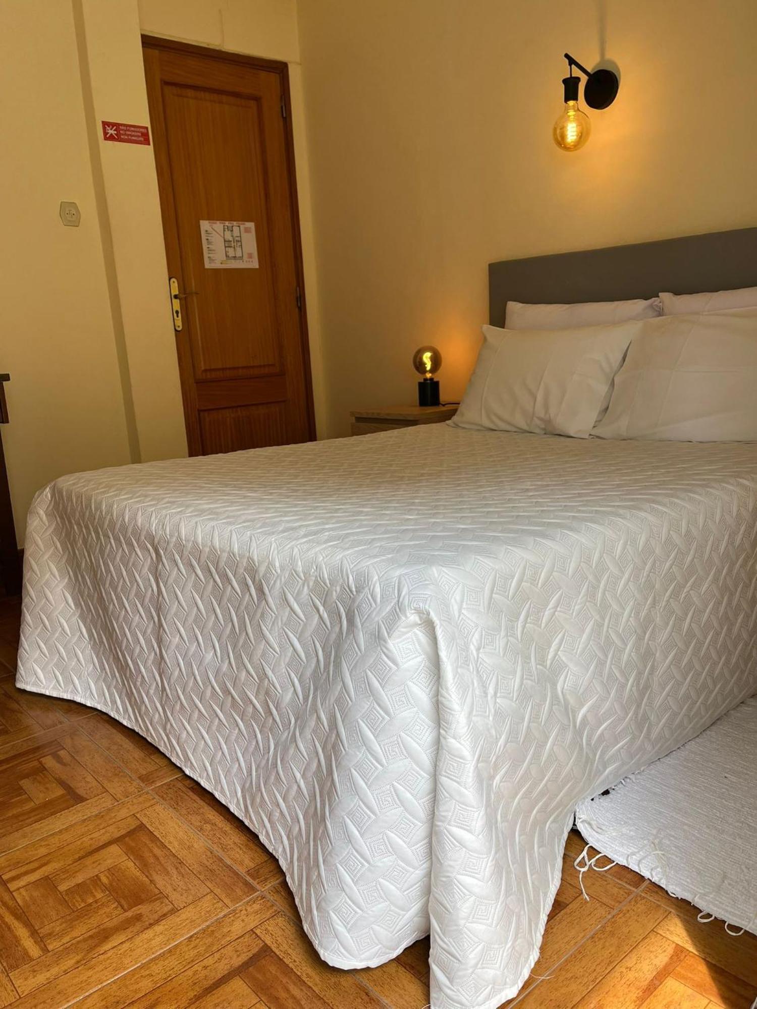 Romeu Panzió Quarteira Kültér fotó